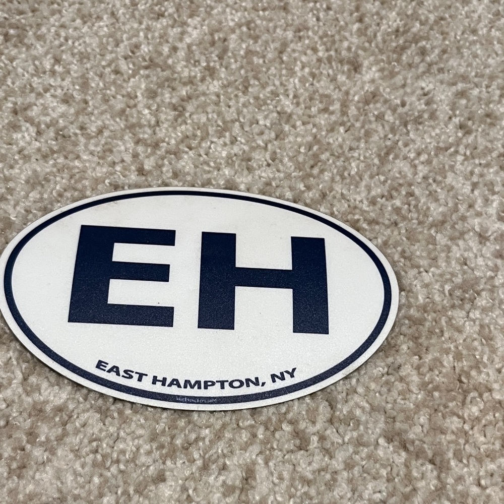 East Hampton Oval car magnet - White with Navy Letters